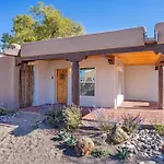 Central Location - Adorable Adobe - King And Queen