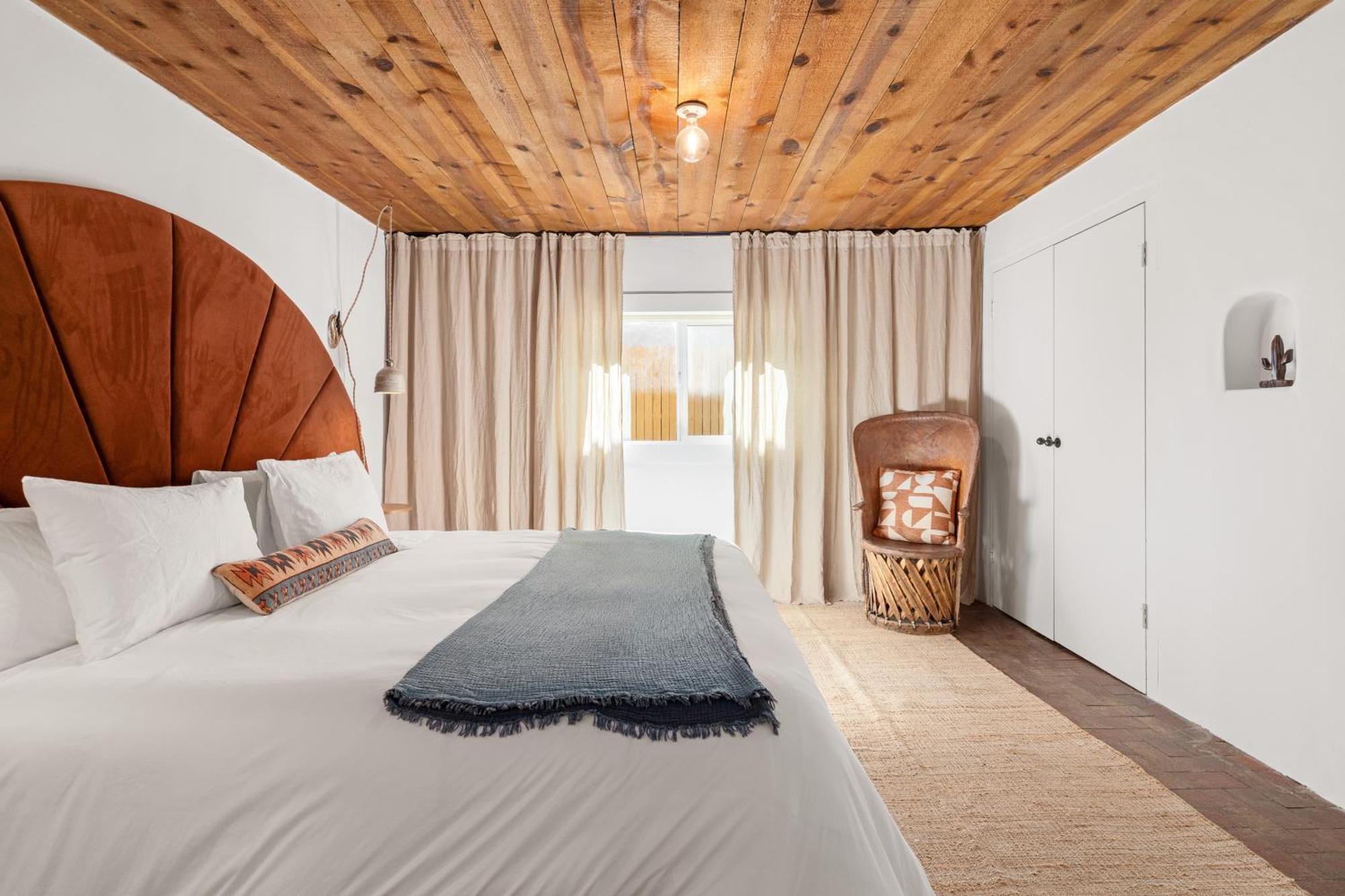 Location - Adorable Adobe - King And Queen * Santa Fe