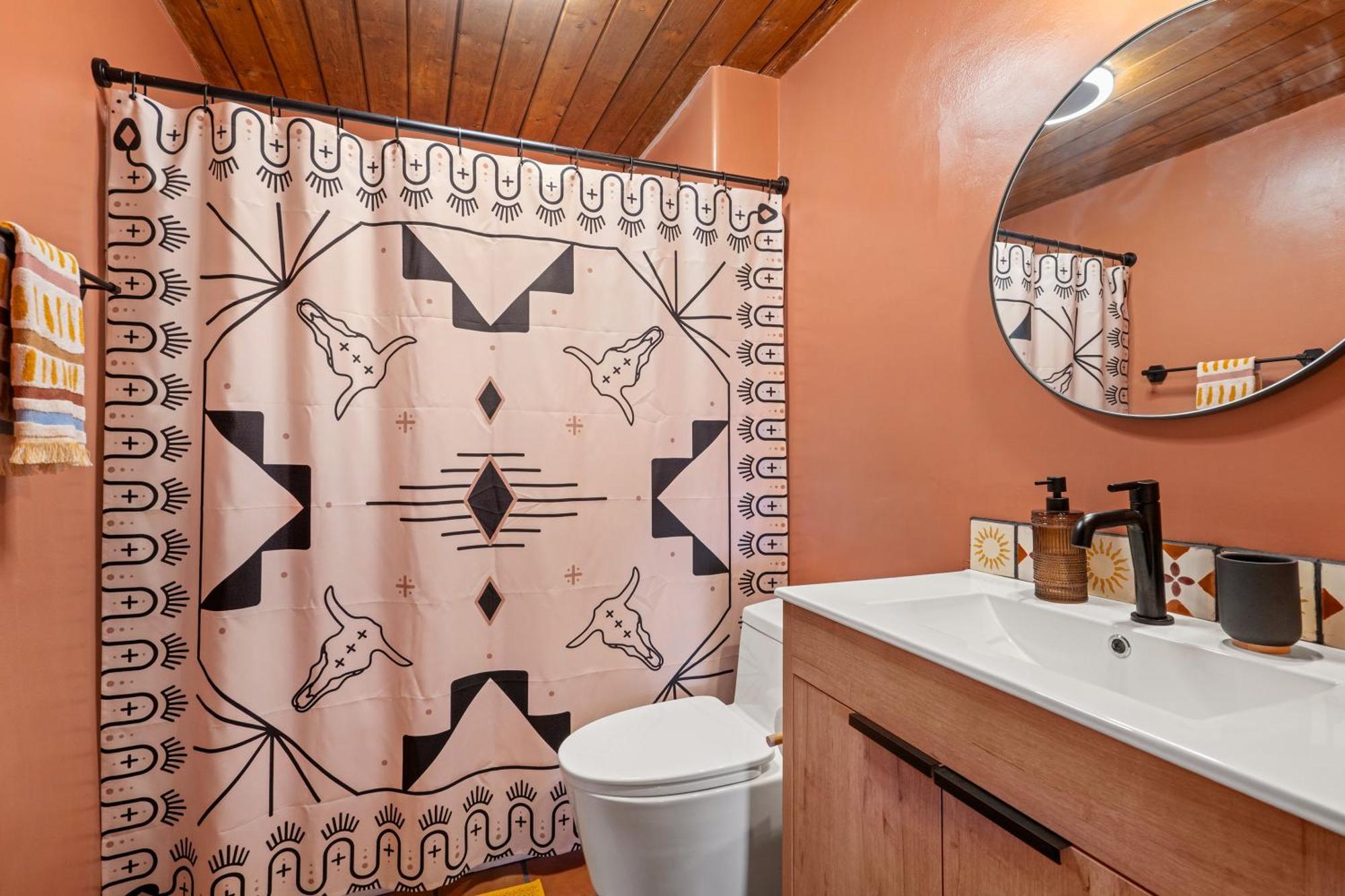 Location - Adorable Adobe - King And Queen Santa Fe