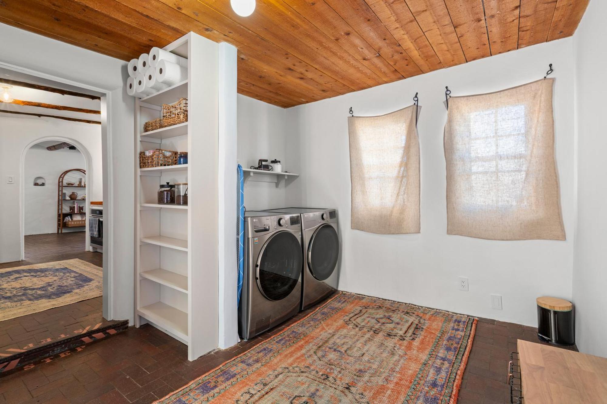 Location - Adorable Adobe - King And Queen Holiday home *