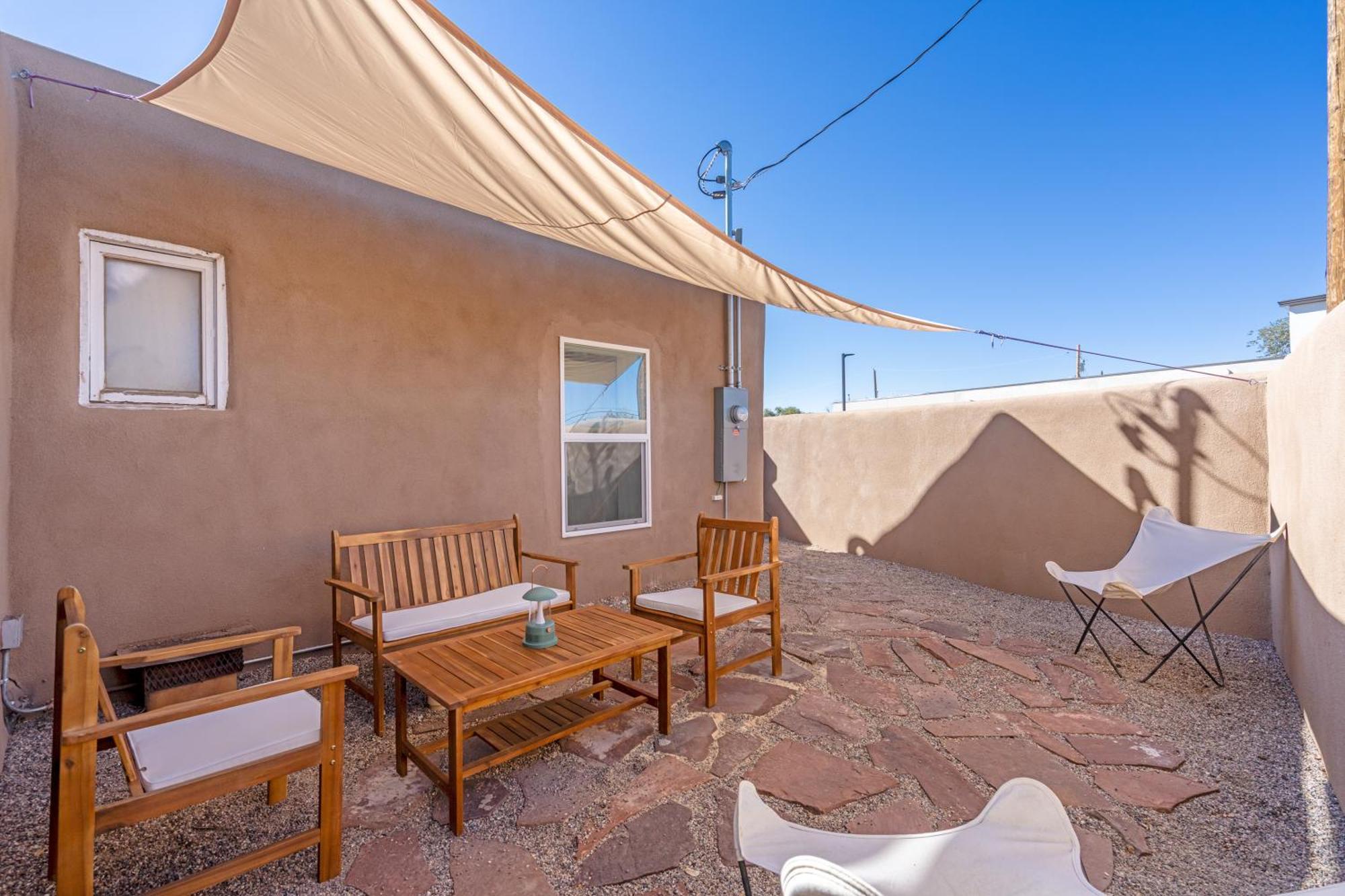 Location - Adorable Adobe - King And Queen Santa Fe
