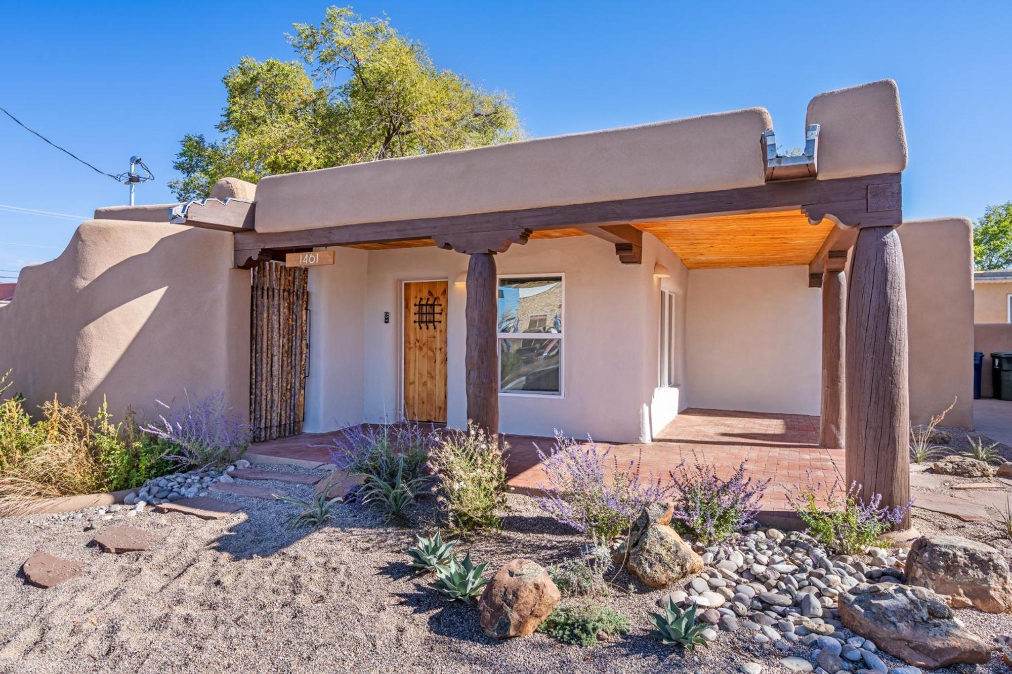 Location - Adorable Adobe - King And Queen Santa Fe