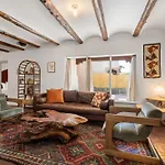 Central Location - Adorable Adobe - King And Queen