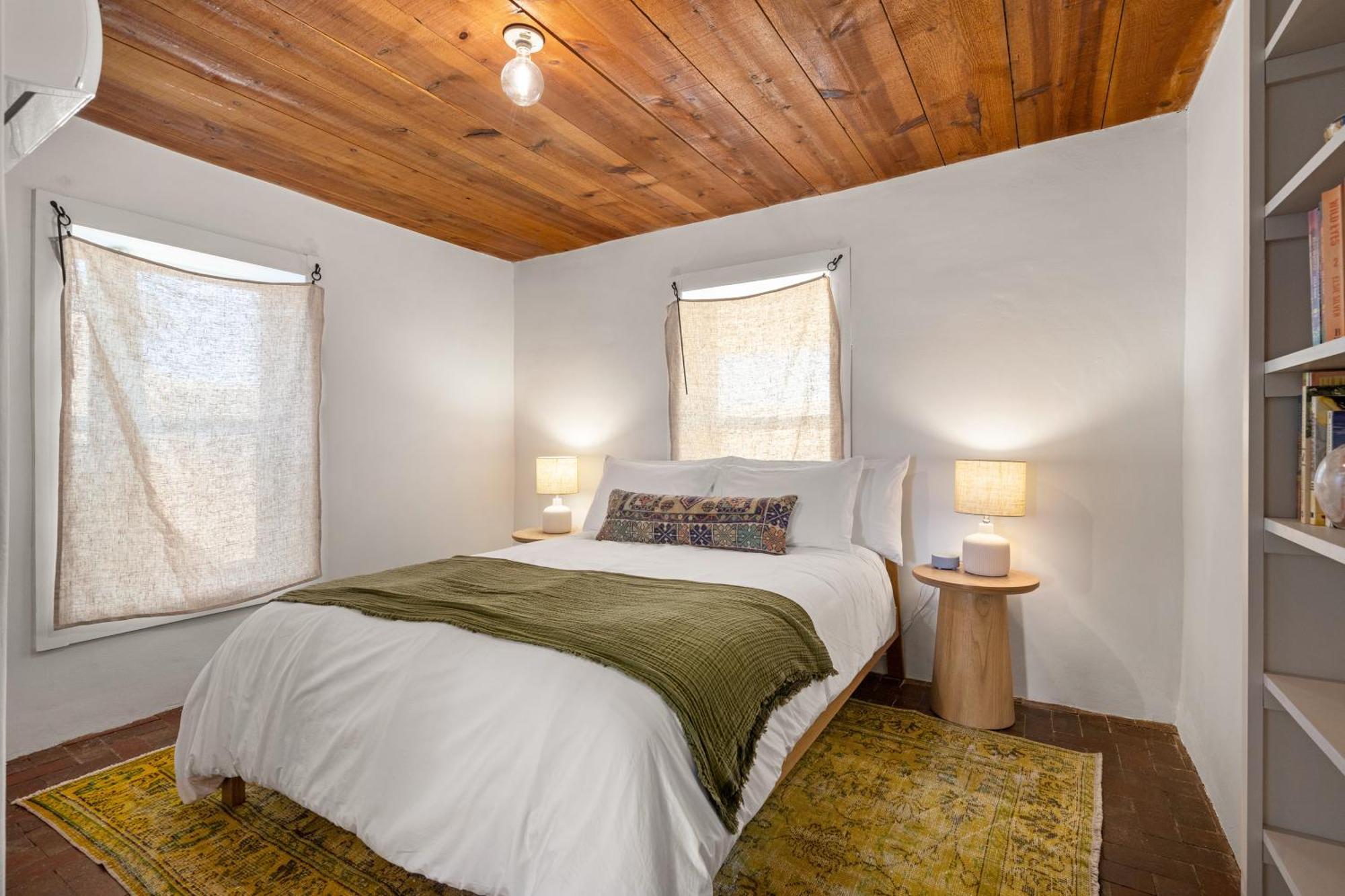 Location - Adorable Adobe - King And Queen Holiday home Santa Fe