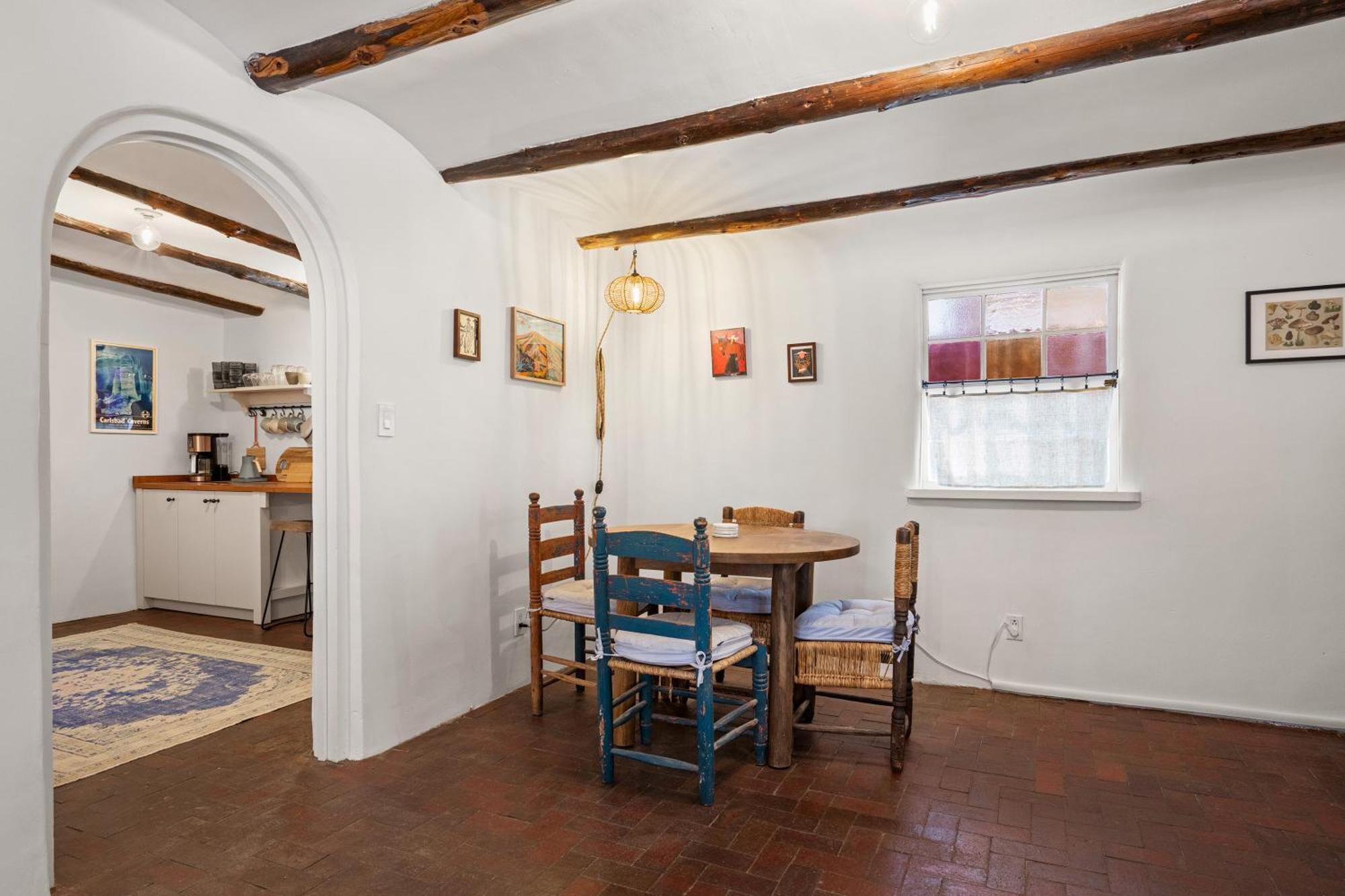 Location - Adorable Adobe - King And Queen Holiday home *