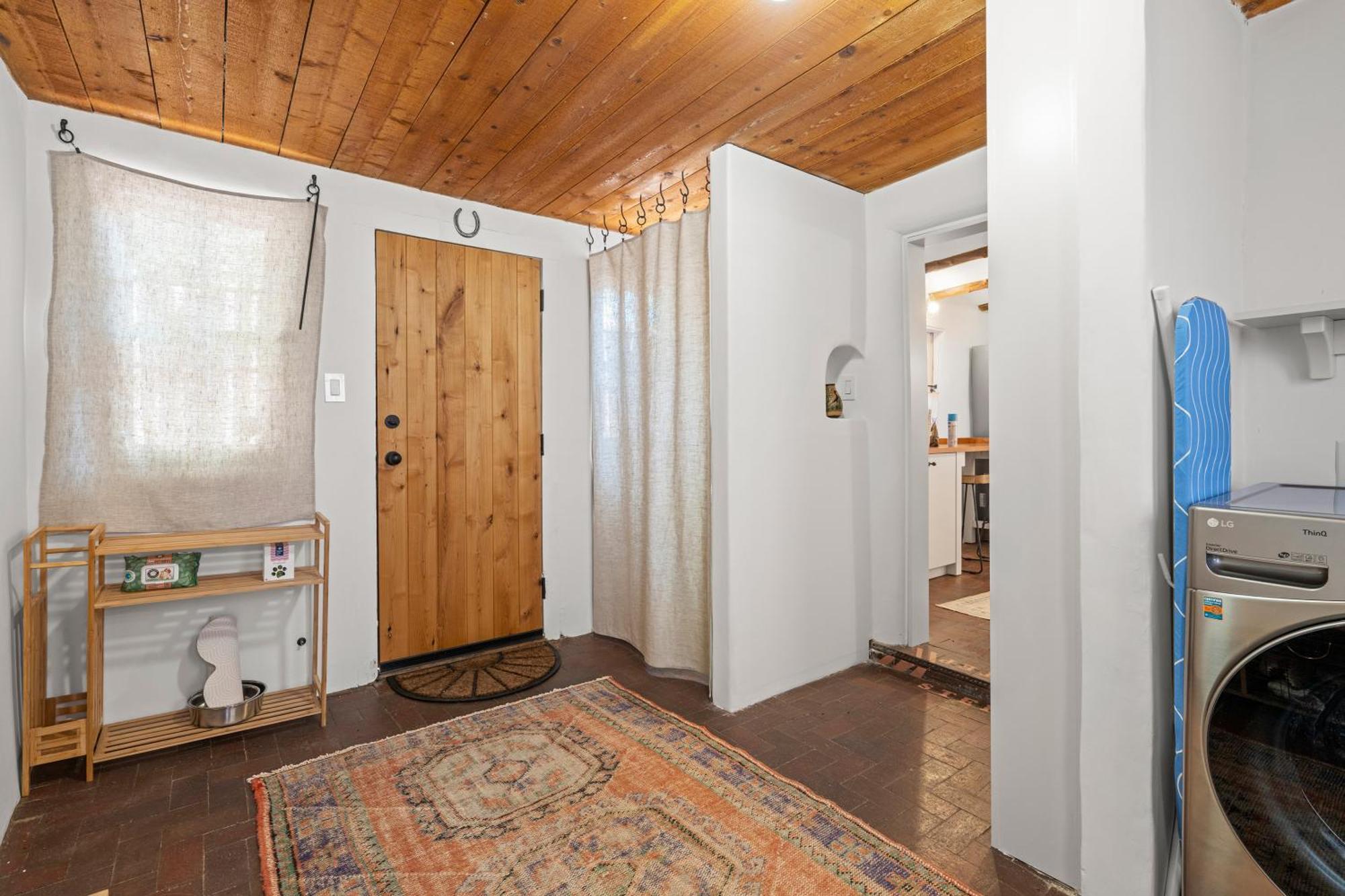 Location - Adorable Adobe - King And Queen Santa Fe